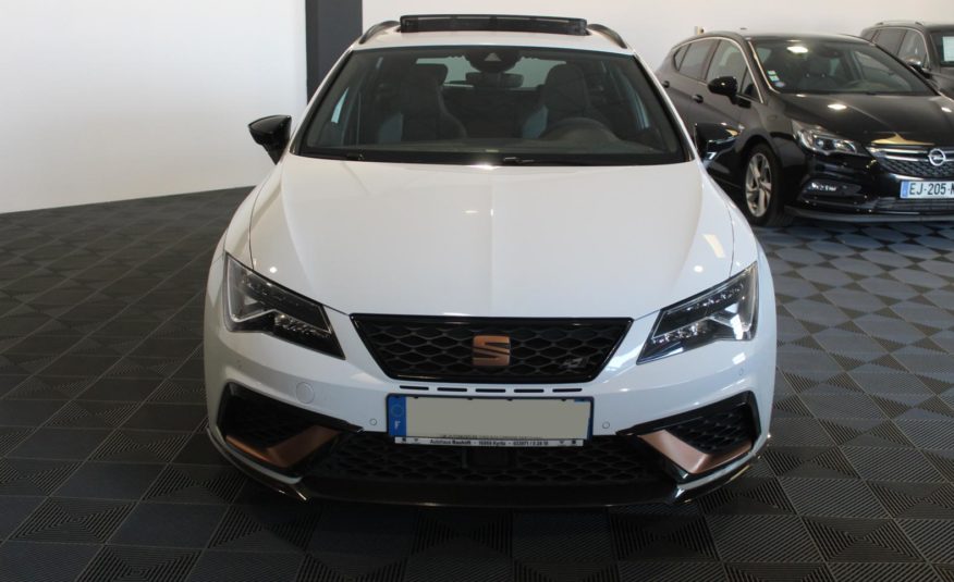 SEAT LEON CUPRA ST R 300 4DRIVE DSG PANO ACC DCC CAMERA VIRTUAL BEATS